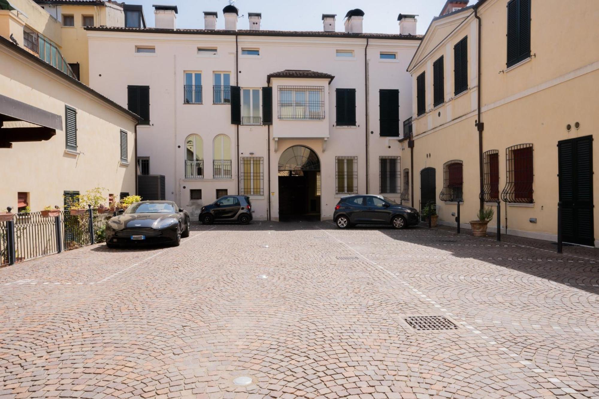 Mansarda Vespucci - Parcheggio Auto Apartment Ferrara Ngoại thất bức ảnh